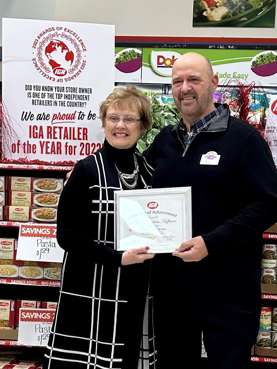 Rich and Darlene Hoffman accept retailer of the year award