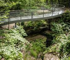 Nelson-Kennedy Ledges State Park unveils new glass walkway