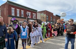 99 Years Young: Newton Falls Kiwanis Cakewalk Newton Falls Kiwanis Club celebrates 99th annual Cakewalk