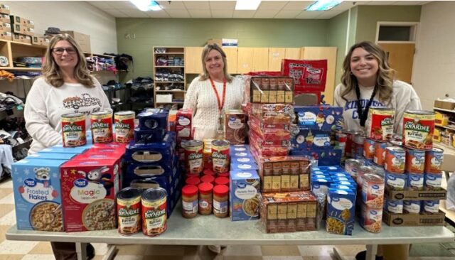 Food Pantry Fills Need at Newton Falls Elementary School Photos courtesy of Principal Lori Witt, Newton Falls Elementary School.